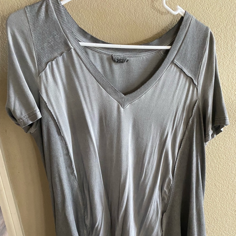 POL Gray V-Neck☑️